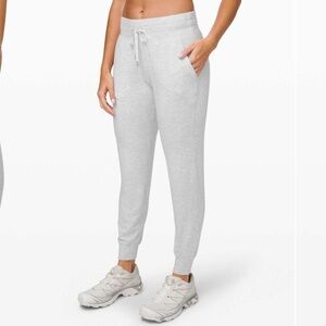 Lululemon Warm Down Jogger *Soft Touch
Heathered Core Ultra Light Grey